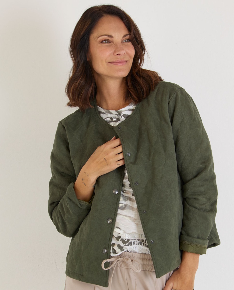 Steppjacke in Grün mit Leistentasche