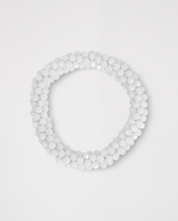 Elastisches Perlenarmband in Weiß