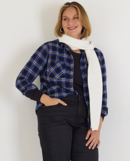 Outfit - Basic Shirt in Schwarz & Kariertes Flanellhemd & Jeans in Schwarz 