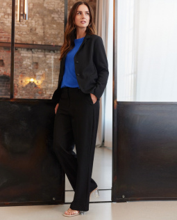 Outfit - Geripptes Shirt mit Strassdetails & Blazer mit Strass & Elegante Anzugshose 