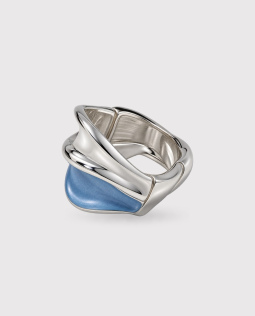 Fingerring mit blauem Detail