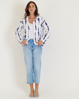 Outfit - Weite 7/8 Power-Stretch Denim & Basic-Top & Kapuzenjacke in Marine