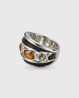 Fingerring mit Strasssteinen