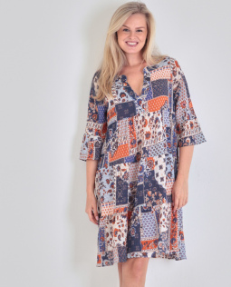Stufenkleid mit Patchdruck in Blau