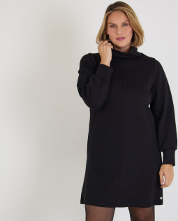 Schlichtes Kleid mit Schalkragen