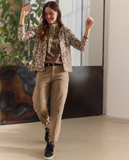 Outfit - Sweatshirt in Braun & Leo Kuschelbluse & Cordhose in Beige