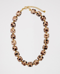 Braune Kette mit Perlen im Leodesign 
