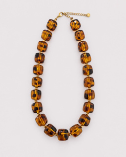 Kette mit Perlen im Leodesign