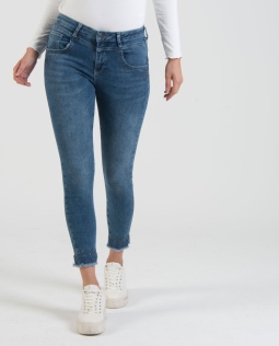 Jeans mit Strassverzierung 