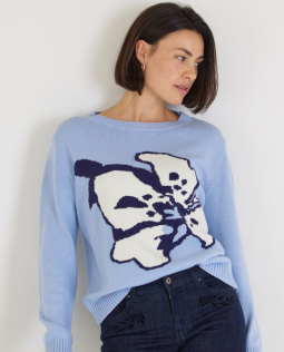 Strickpullover in Hellblau mit Blüte