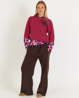Outfit - Hemdkragenbluse mit Leodruck & Kurzer Strickpullover & Marlene Hose in Braun