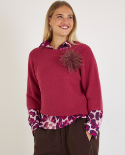 Outfit - Hemdkragenbluse mit Leodruck & Kurzer Strickpullover & Marlene Hose in Braun