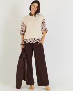 Outfit - Gepunktete Bluse & Pullunder mit Zopfmuster & Marlene Hose & Ballonjacke