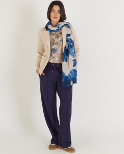 Outfit - Feinstrickshirt mit Blumendruck & Bestickter Blazer in Beige & Joggpants mit geradem Schnitt