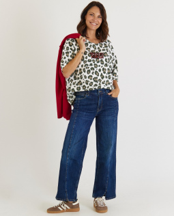 Outfit - Oversized Leo Shirt & Jersey Blazer in Rot & Zoe High Waist Jeans
