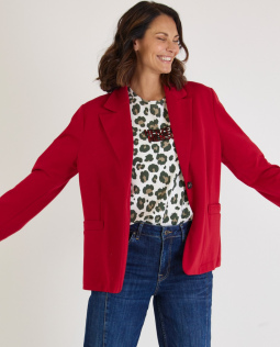 Outfit - Oversized Leo Shirt & Jersey Blazer in Rot & Zoe High Waist Jeans