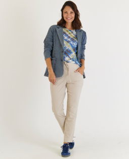Outfit - Langarm Mesh Shirt & Blazer in Jeansoptik & Schlichte Joggpants in Beige