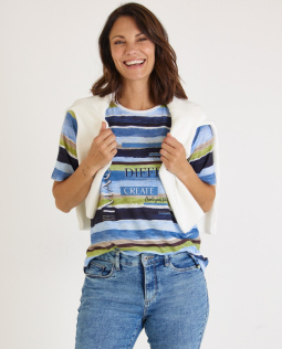 Outfit - Streifenshirt mit Kordelzug & Pullover mit V-Ausschnitt & Power Stretch Denim
